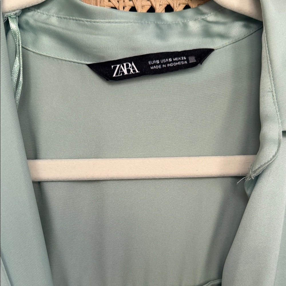 Zara Women's Light Green Blouse - Picture 2 of 4